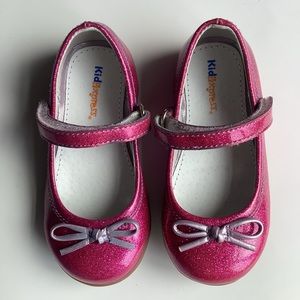 Kid Express purple glitter MJ w bow. Rubber sole in destructible.NWB size 6-6.5